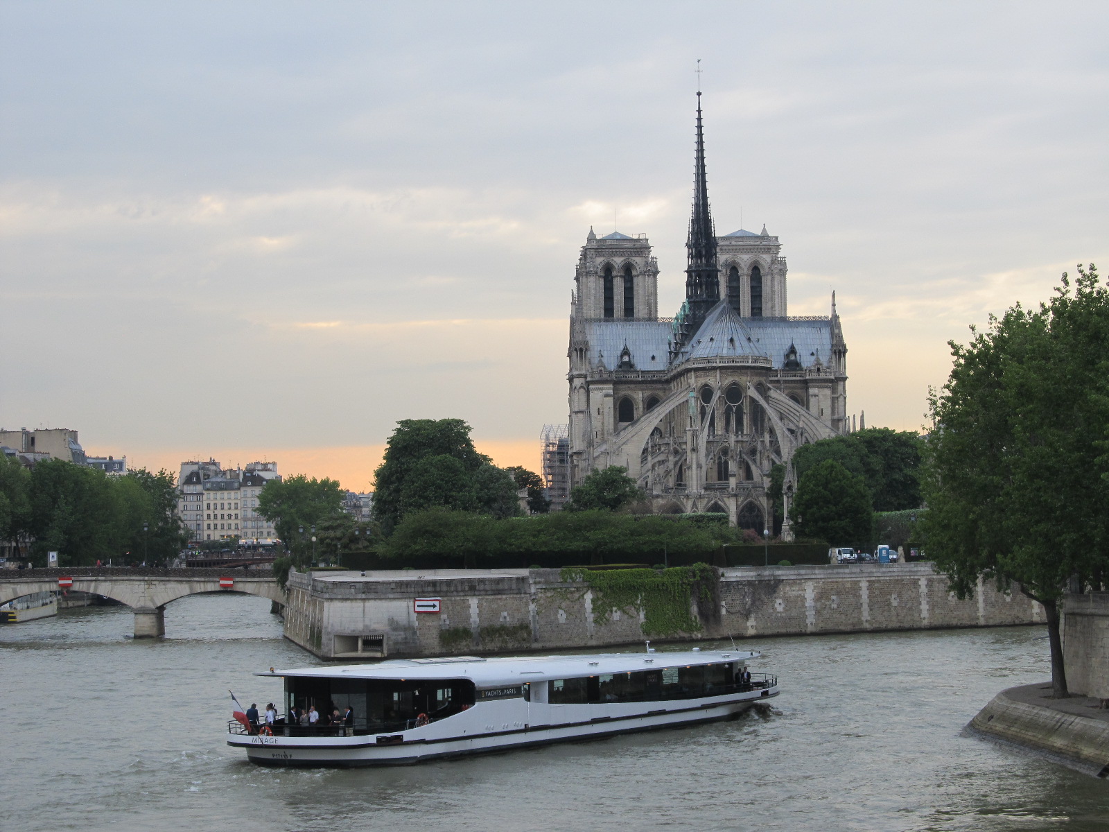 10 free apps for planning the perfect trip to Paris